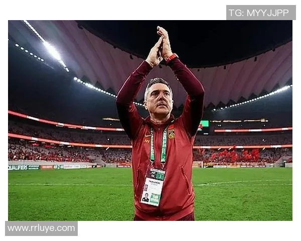 足球场上的智者之选：揭秘最聪明球星如何凭智慧主宰比赛