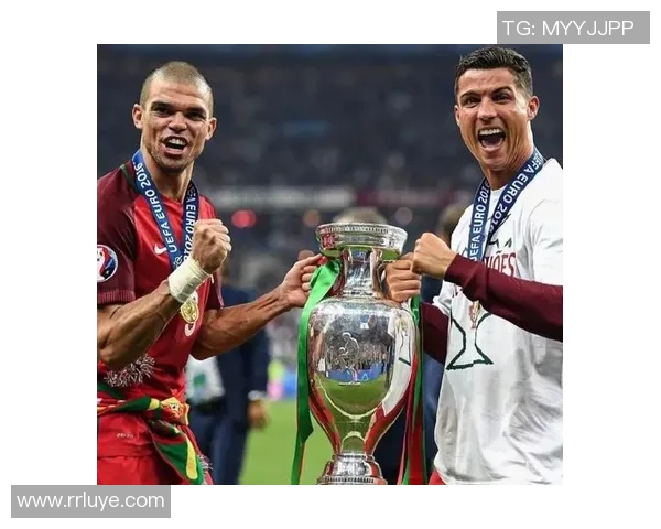 近三年退役足球巨星盘点：传奇落幕与新篇章的交织